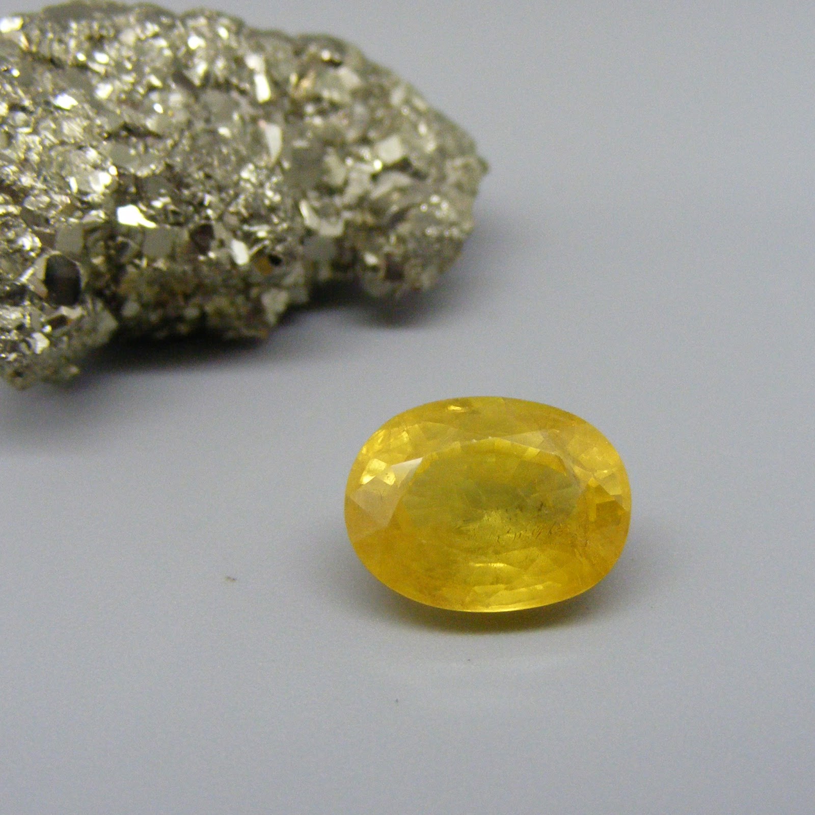 Natural bangkok Yellow Sappire 5.59 cts