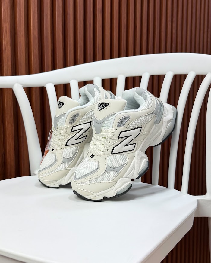 New Balance 9060 Crema Gris