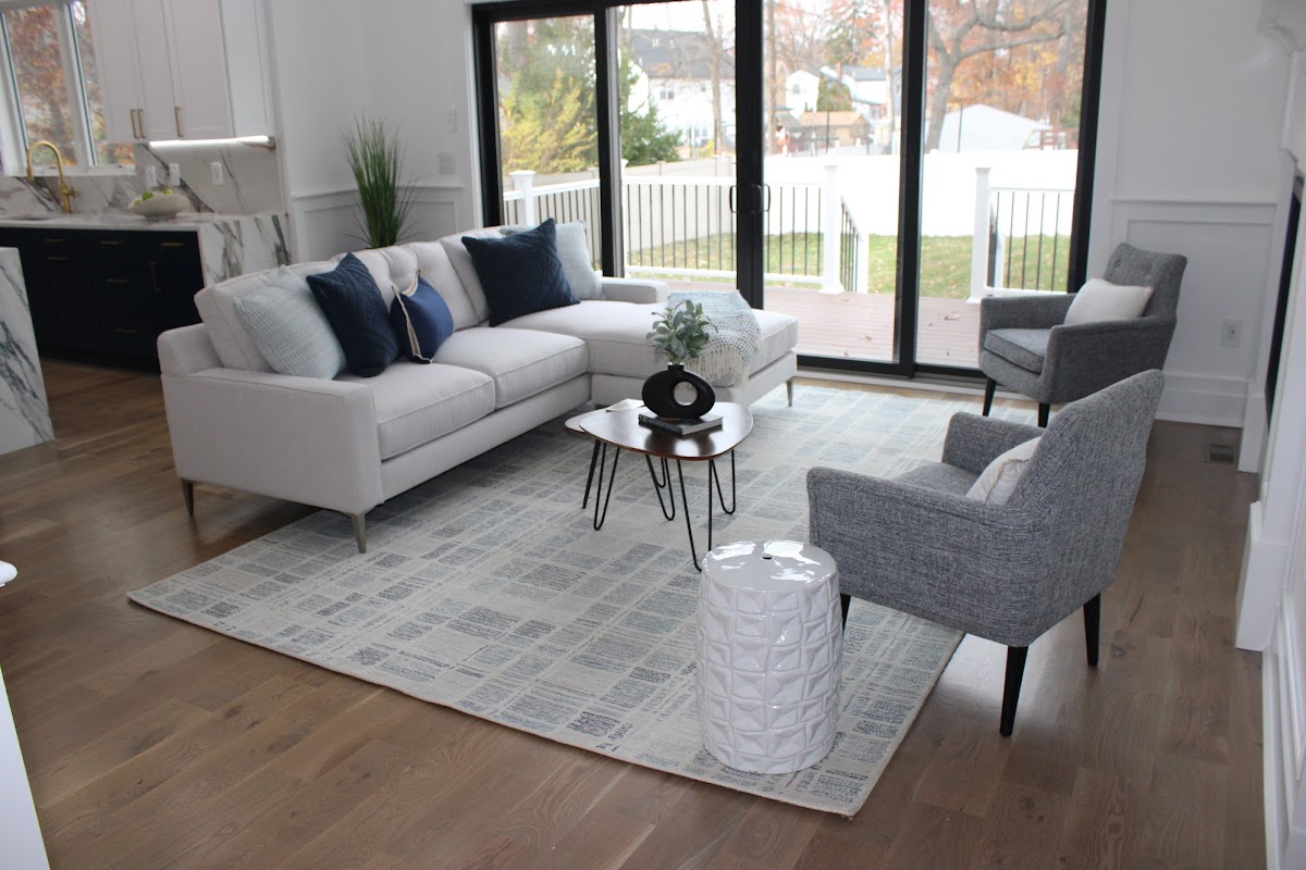 Living/Family Rooms image