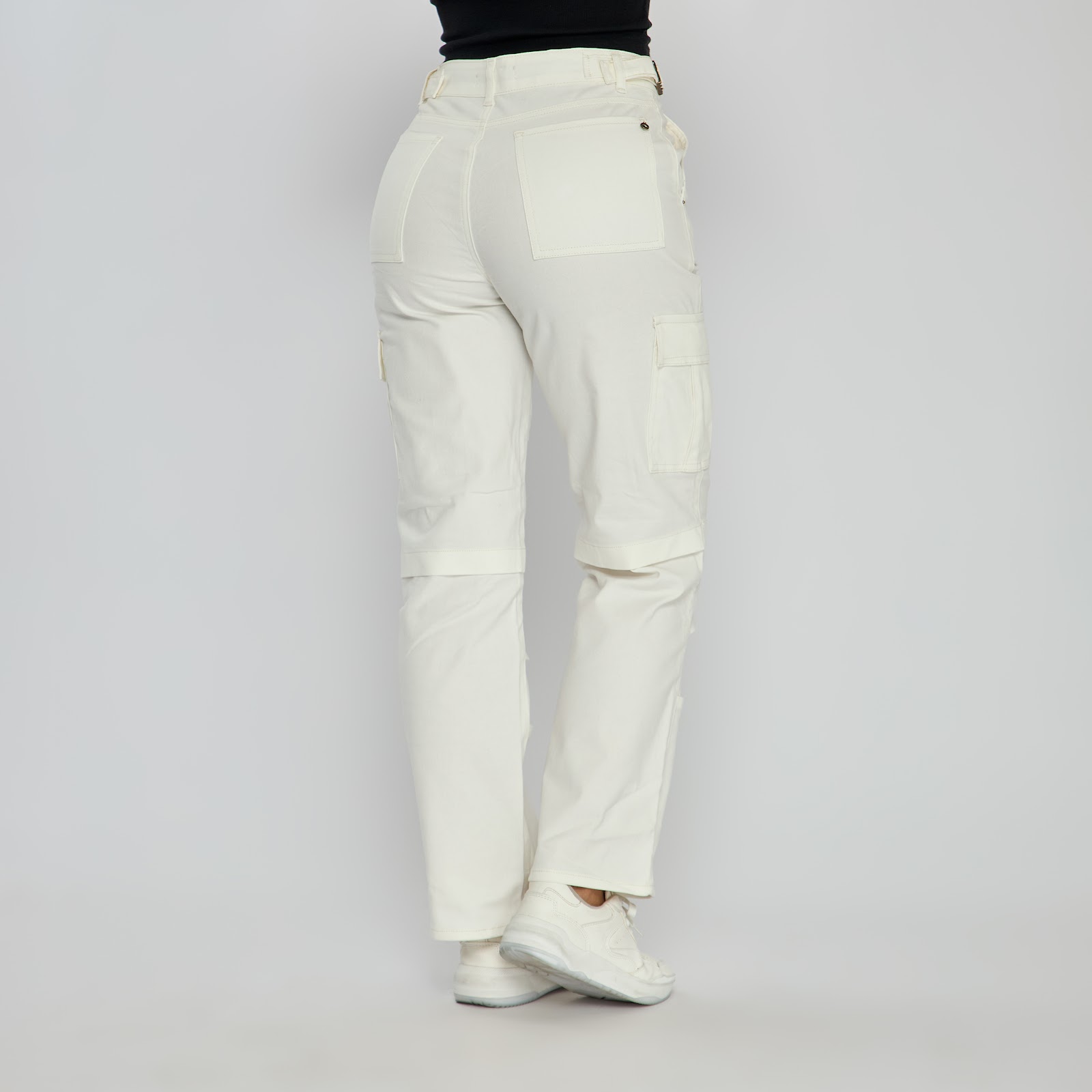 Pantalón cargo bota recta tiro alto en denim stretch, color crudo - Vista 4