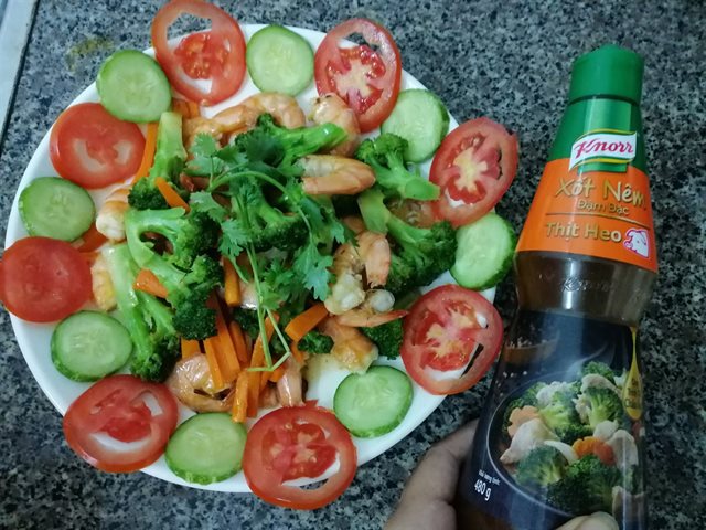Tôm Xào Súp Lơ Xanh Và Cà Rốt
