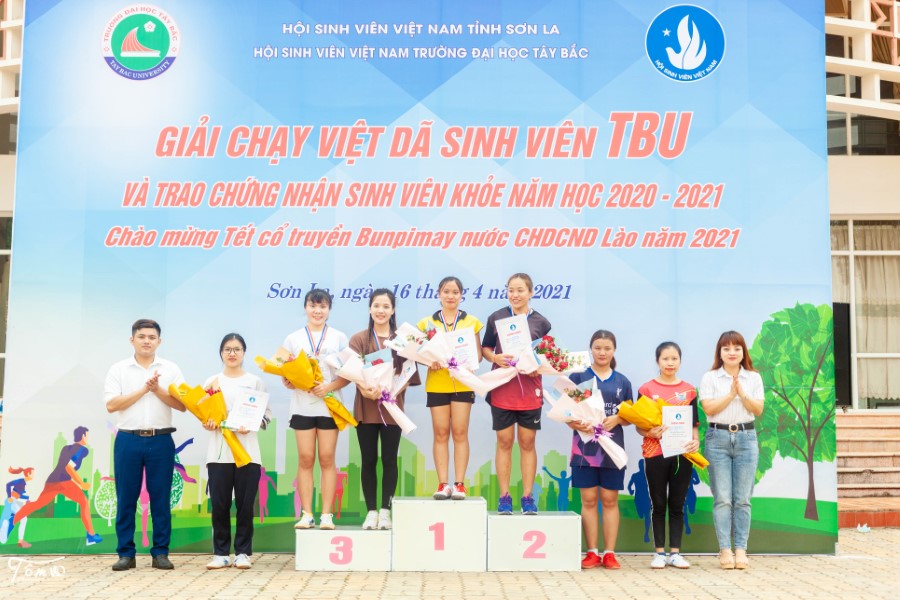 Hội Sinh viên tổ chức Giải chạy việt dã sinh viên TBU và trao chứng nhận “Sinh viên khỏe” năm học 2020 - 2021