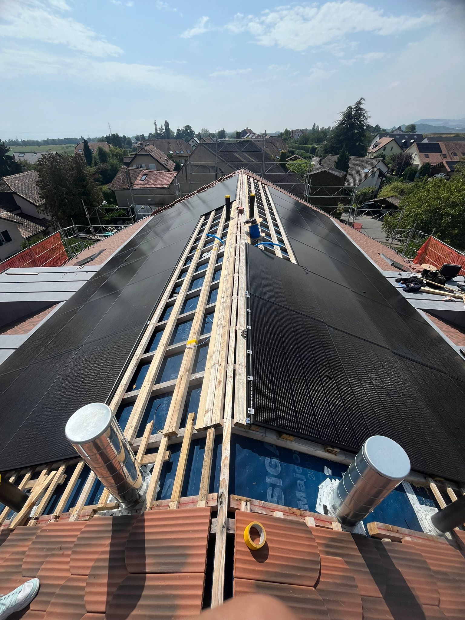 Installation photovoltaïque intégrée réalisée près de Morges à Denens
