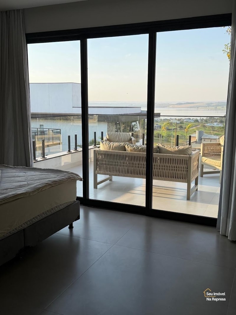 Foto 4 de Casa de alto padrão à venda no Riviera de Santa Cristina XIII Setor Marina