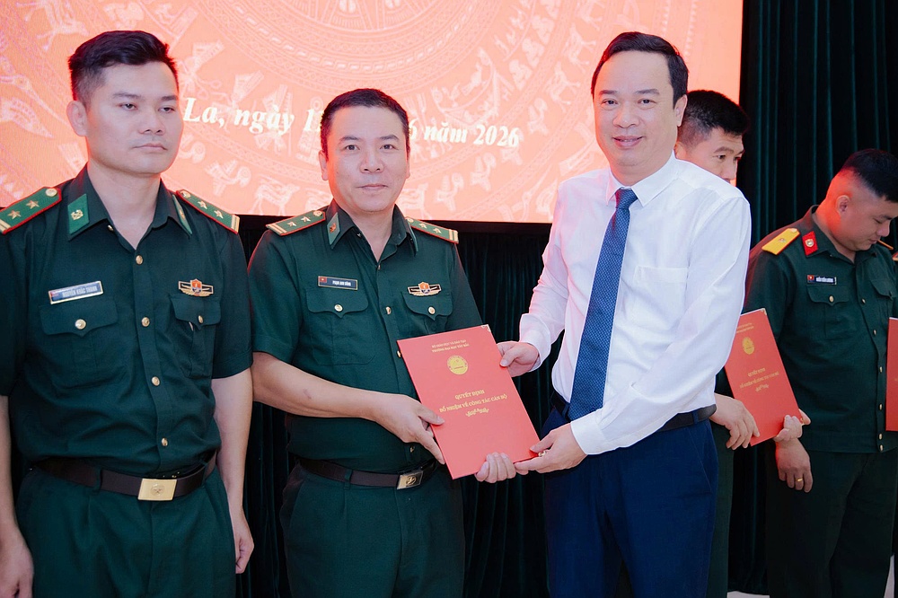 Trường Đại học Tây Bắc tổ chức Hội nghị công bố  các Quyết định về Công tác Cán bộ đối với Khoa Cơ sở  và Trung tâm Giáo dục Quốc phòng An ninh