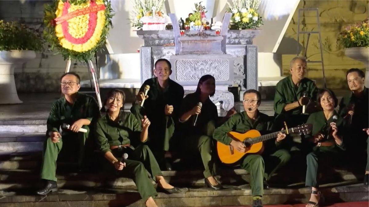 Phường Tây Hồ thắp nến tri ân các Anh hùng Liệt sĩ - Đài Phát thanh và truyền hình Hà Nội