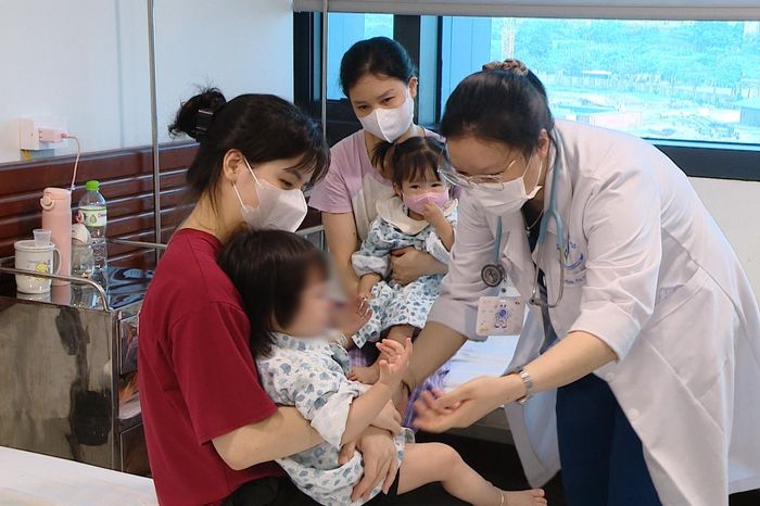 Gia tăng trẻ mắc tay chân miệng nhập viện - Đài Phát thanh và truyền hình Hà Nội