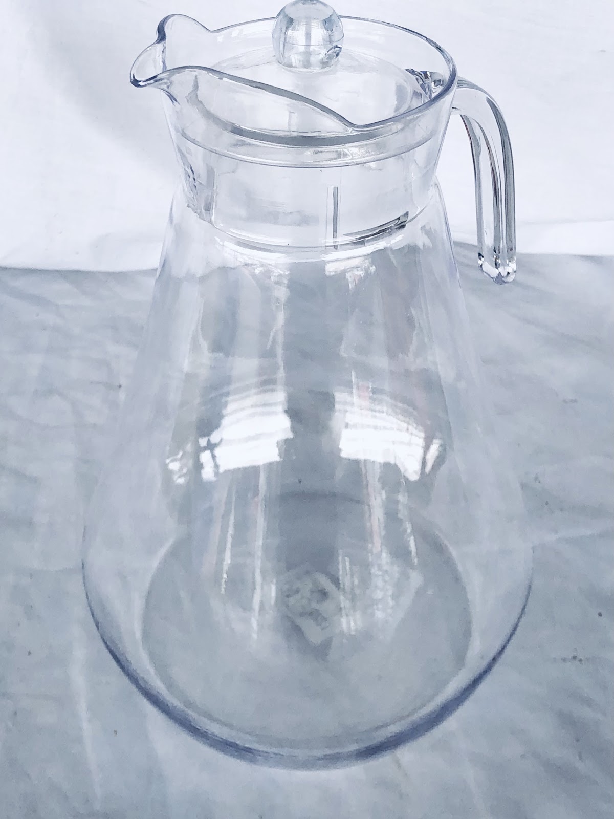 Acrylic Transparent Water Pitcher (8221)