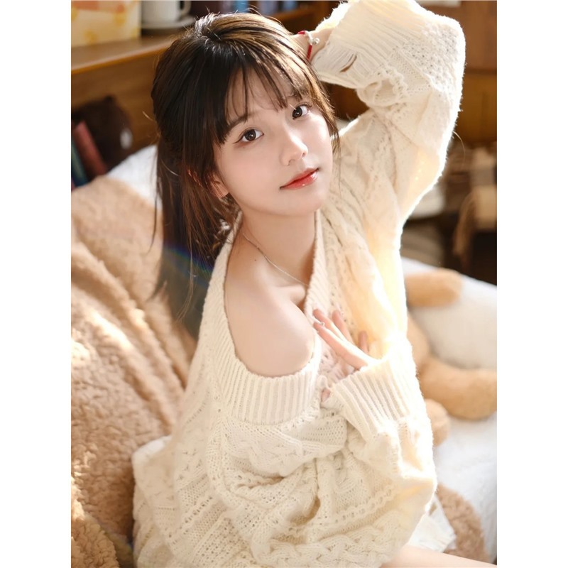 Elegant knitted sweater for festive occasions