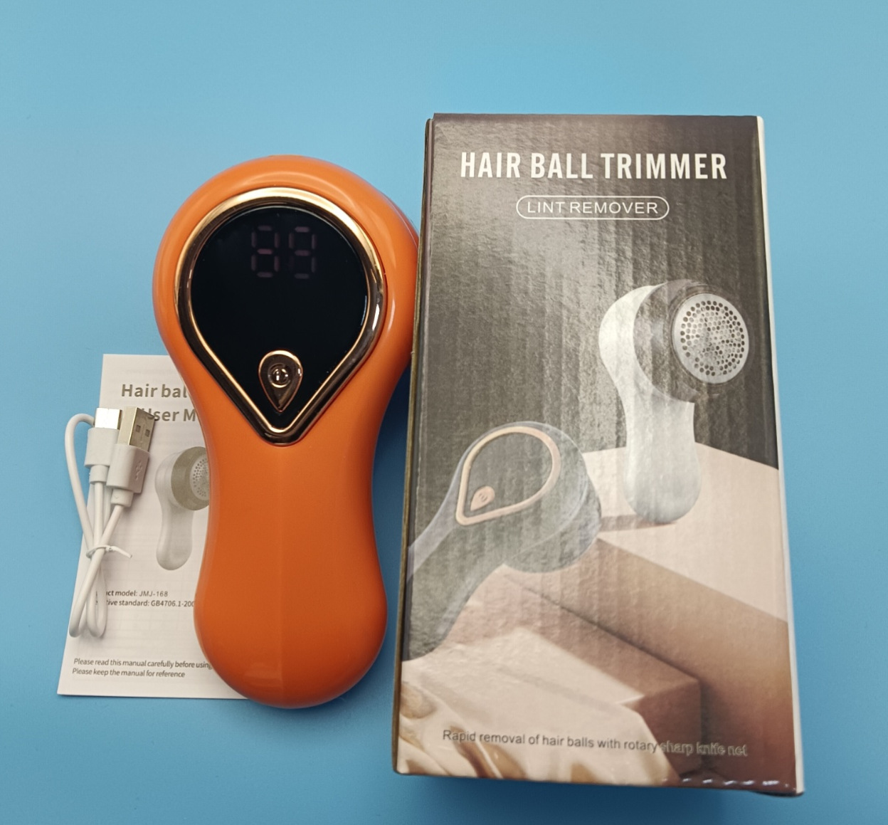 Portable lint remover with battery