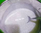 Cho bột báng vào nồi nấu chín vớt ra rổ.
Nấu nước cốt dừa: Cho 200ml nước cốt dừa cùng với 1 chén nước dừa dảo,50 gram đường, ít muối và 2 muỗng bột năng vào nồi khuấy đều cho đường và bột năng tan. Bắc lên bếp đun nhỏ lửa đến khi hỗn hợp sánh lại cho bột báng vào khuấy đều và tắt bếp.