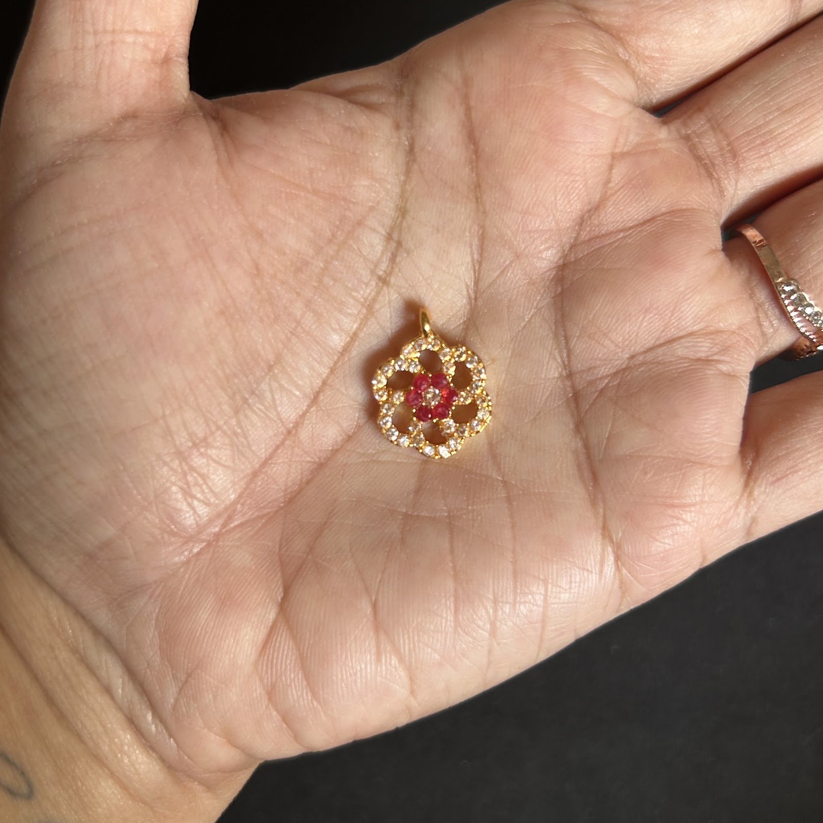 AD Flower pendent pack of 1