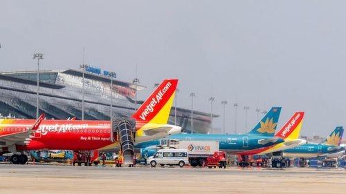Tăng lượt cất, hạ cánh tại sân bay dịp 2/9 - Đài Phát thanh và truyền hình Hà Nội