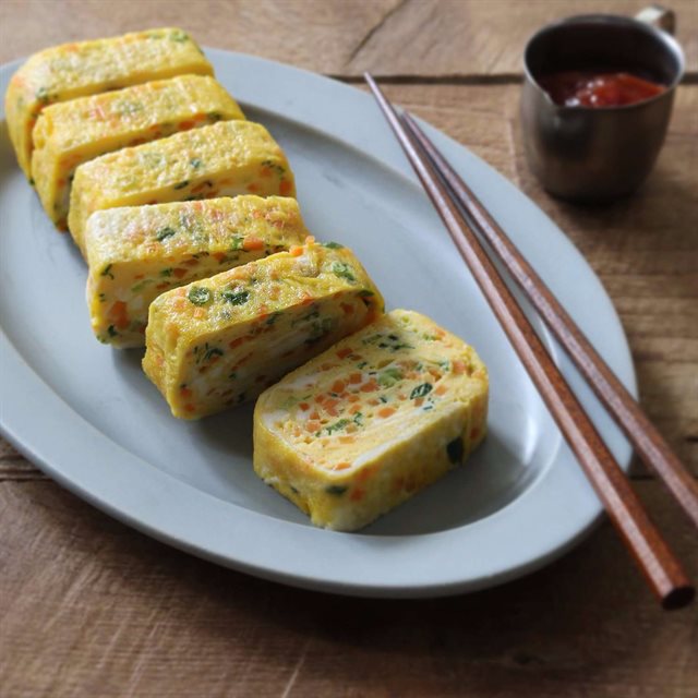 Trứng Cuộn Rau Củ Kiểu Hàn