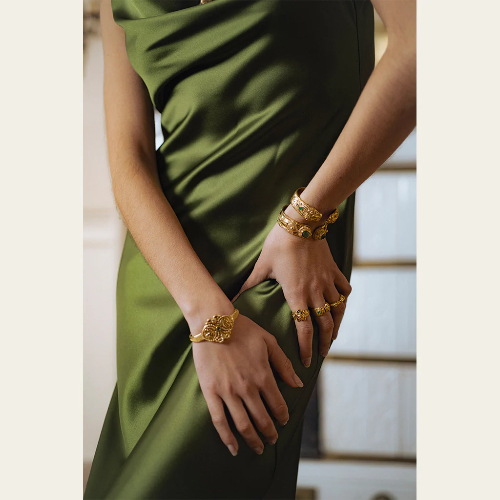 Кольйо Aya Львы с камнями