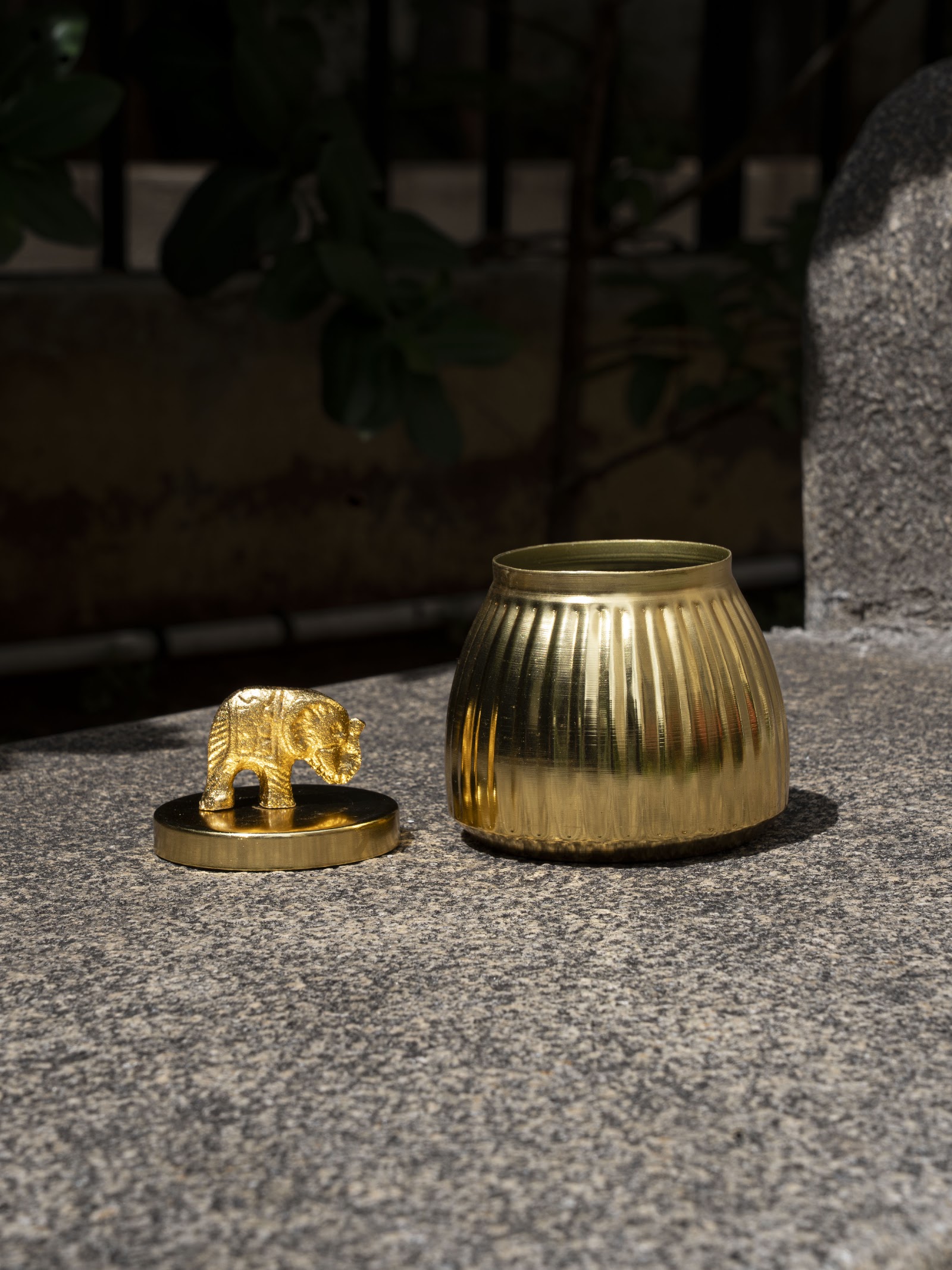 elephant-dry-fruit-jar