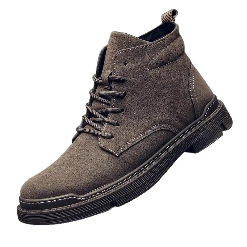 Sturdy men's boots in British style, slip-resistant