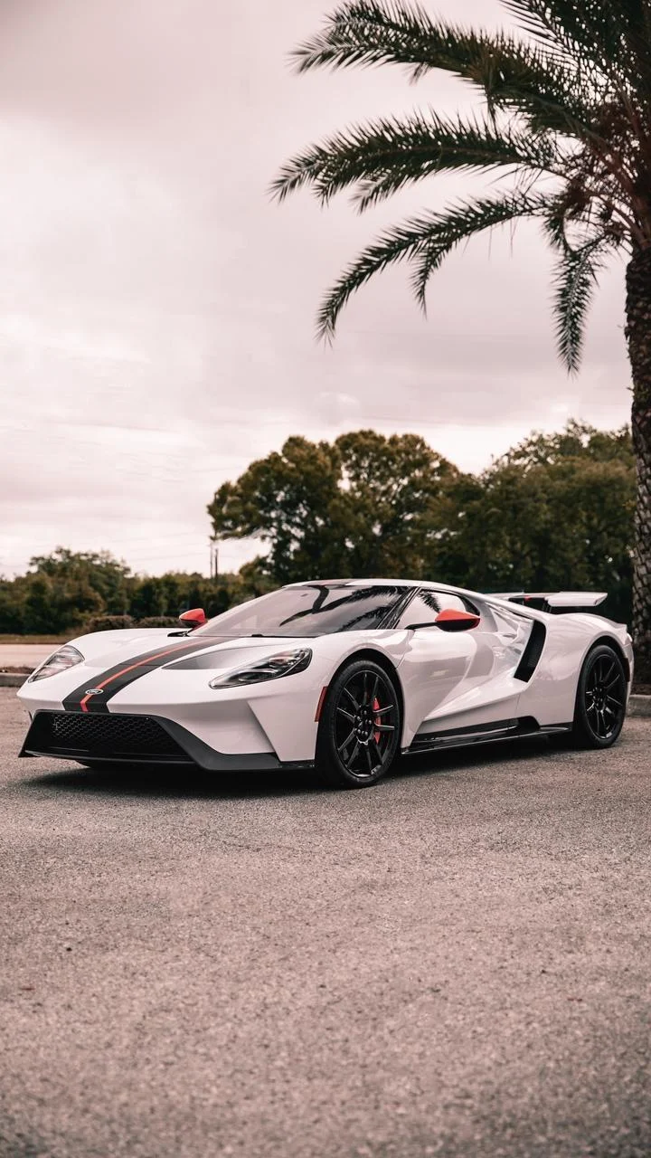 White Ford GT Supercar - Automotive Photography iPhone Wallpaper (720x1280)