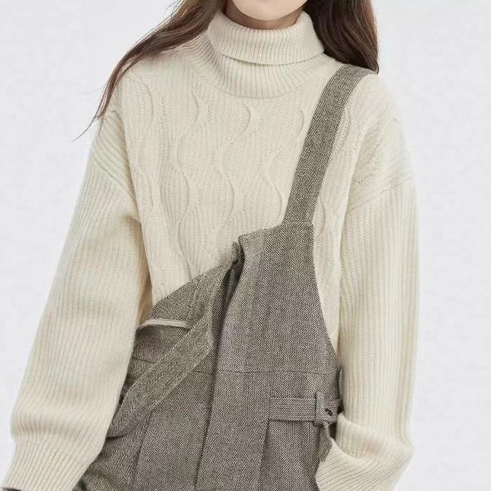 Lined knitted sweater with high collar