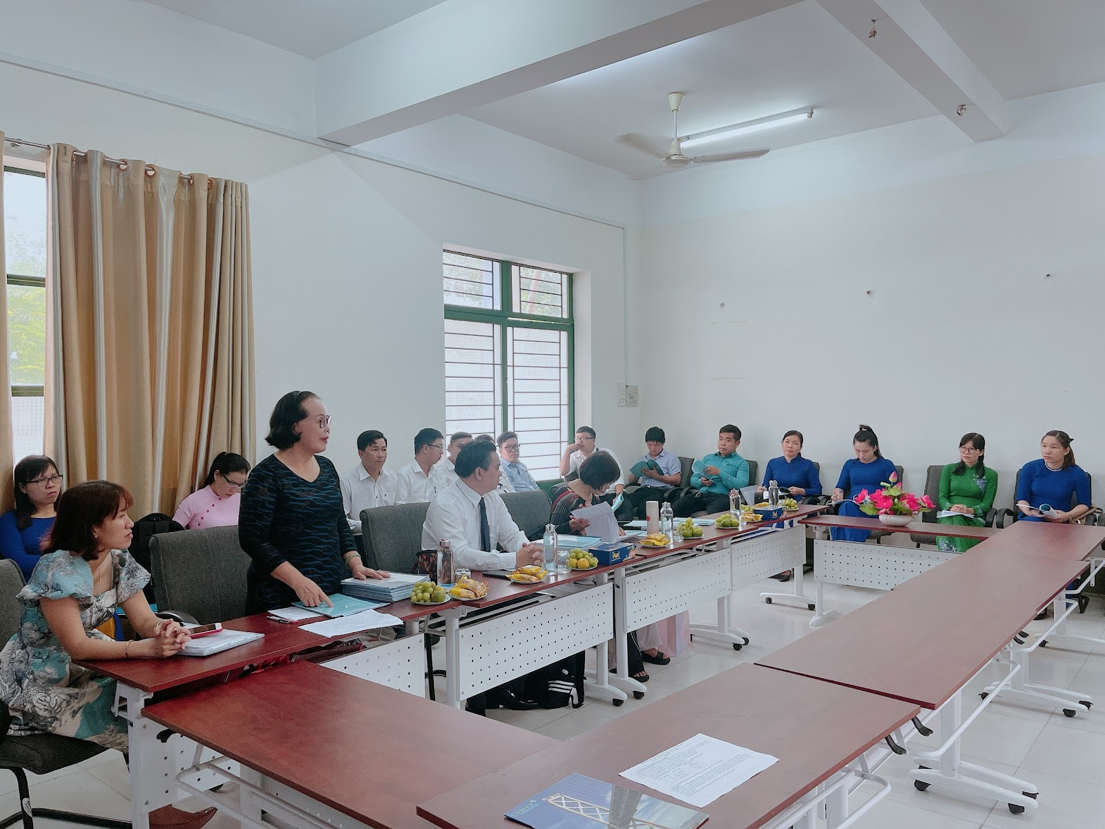 Toàn cảnh buổi bảo vệ đề cương