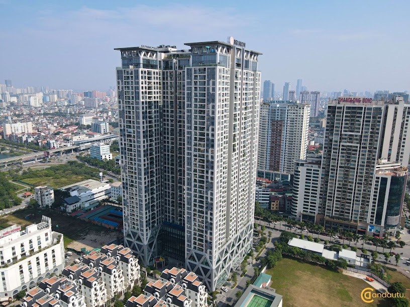 <p>Chung cư The Zei là dự án tổ hợp trung tâm thương mại và căn hộ cao cấp bậc nhất khu đô thị Mỹ Đình được thiết kế thông minh và táo bạo theo concept “Vertical City” nổi tiếng trên thế giới và lần đầu tiên xuất hiện tại Hà Nội, có đầy đủ công năng của một thành phố thu nhỏ tạo nên sự khác biệt và đẳng cấp riêng cho cư dân The Zei.</p>
<p>Chủ đầu tư của The Zei thiết kế căn hộ theo lối kiến trúc tối giản, thanh lịch và tinh tế của Nhật Bản, nhằm đem đến cho cư dân những trải nghiệm về một không gian sống tràn đầy năng lượng. Tất cả các phòng trong căn hộ đều có cửa sổ đón khí trời và ánh sáng tự nhiên sẽ đem lại bầu không khí trong lành, thoáng mát.</p>
<p>Chung cư The Zei có nét đột phá trong kiến trúc xây dựng với thành phố thẳng đứng cao 42 tầng với 4 tầng Trung tâm thương mại & Dịch vụ khối đế và 4 tầng hầm để xe.</p>
<ul>
<li>Tầng 1 – 4 : Trung tâm thương mại & Dịch vụ.</li>
<li>Tầng 5 – 41 : Các căn hộ cao cấp hạng A.</li>
<li>Tầng 42 : Kỹ thuật và Vườn treo trên cao.</li>
</ul>