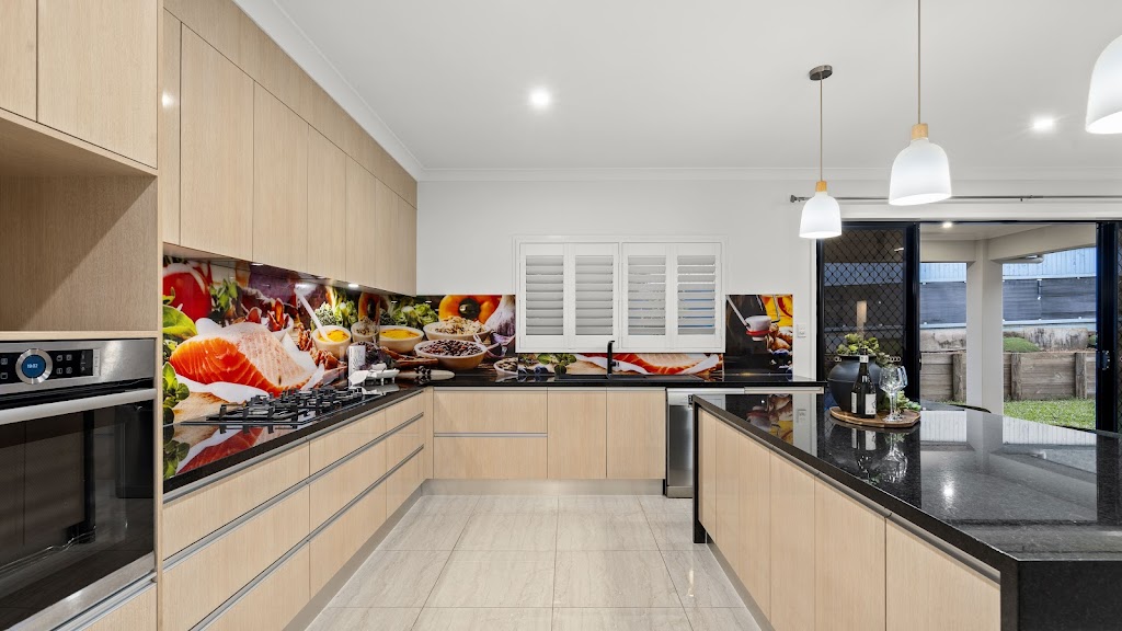77 Springbrook Avenue, Redlynch - Thumbnail 5