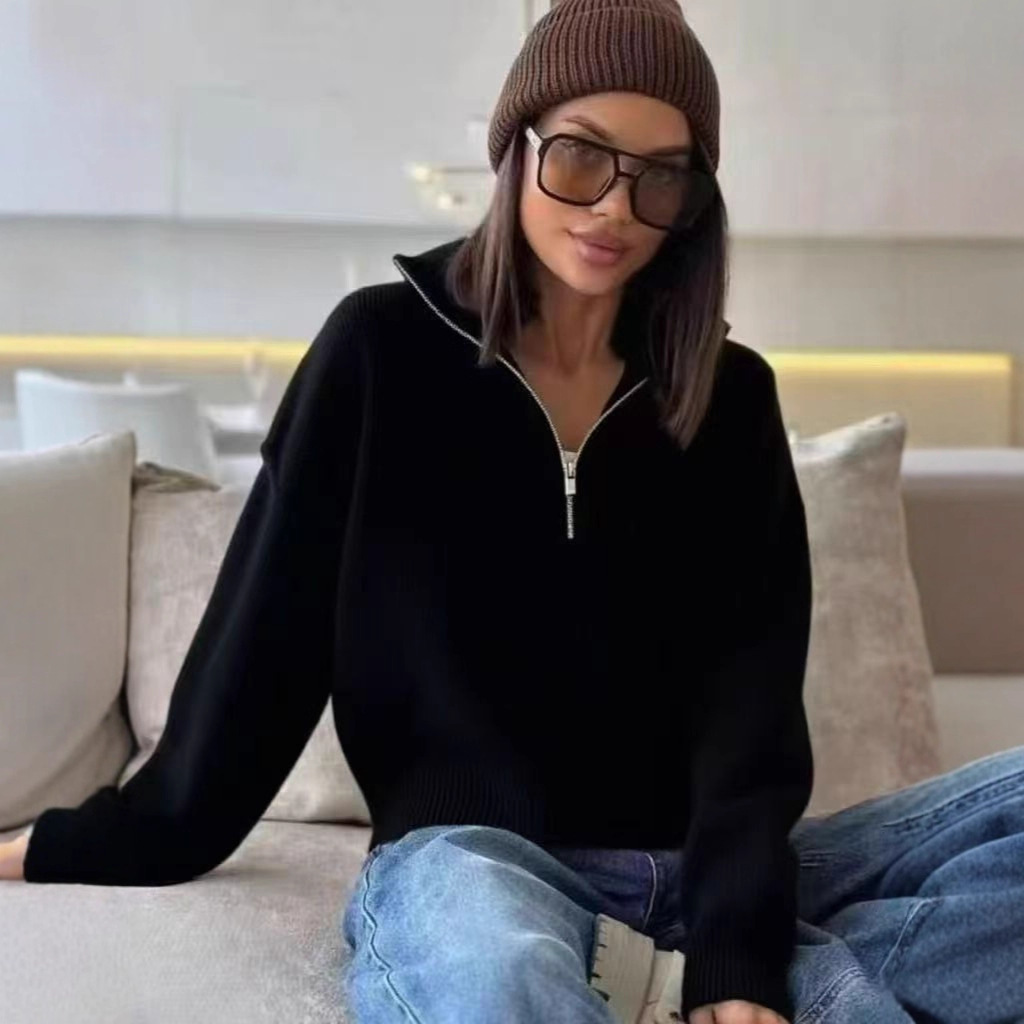 Women's knitted sweater with stand-up collar and zip