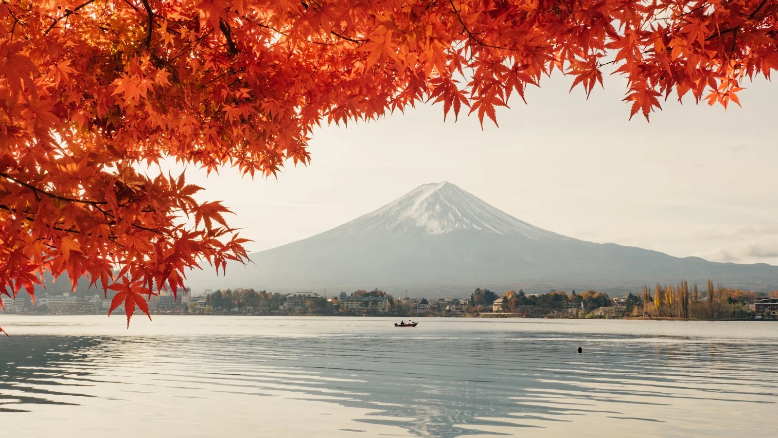 Mount Fuji in Autumn - Landscape Photography 5K Wallpaper (5120x2880)
