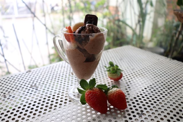 Kem Chuối Dâu Chocolate Yogurt