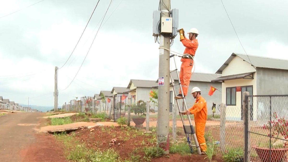 Điện lưới quốc gia tạo đà chuyển đổi số vùng biên - Báo VTC News