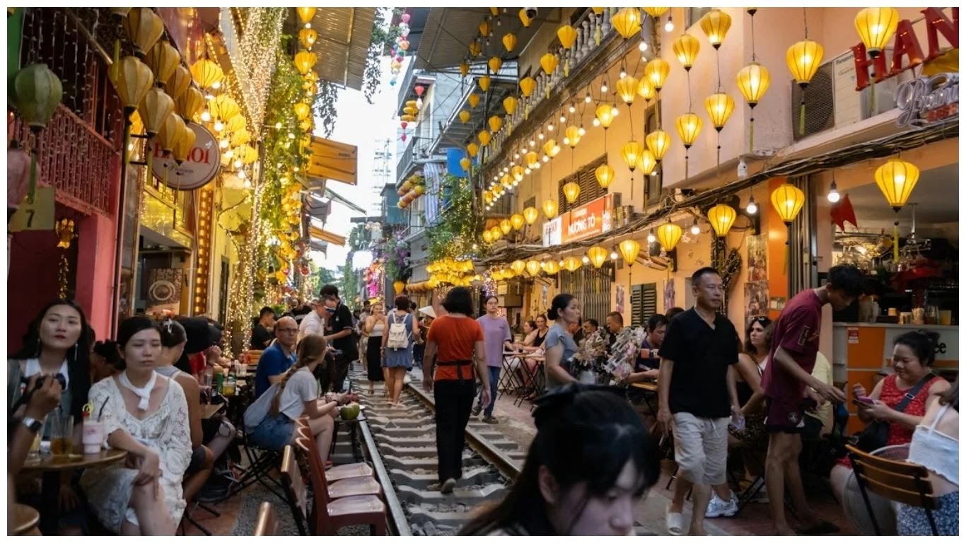 explore-the-timeless-charm-of-hanoi-old-quarter.webp