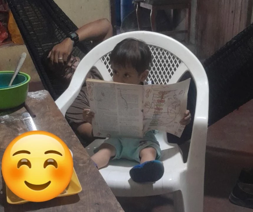 Eduardo: leyendo;)