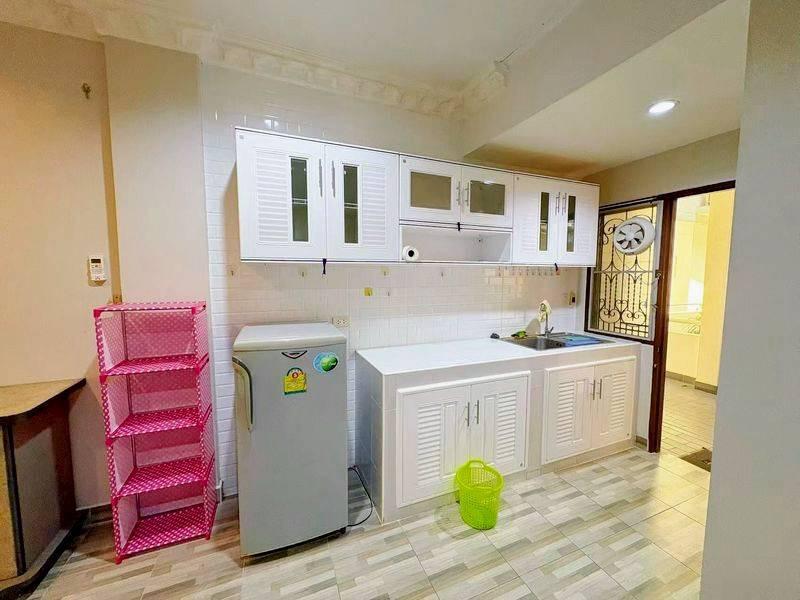 Baan Suan Lalana/SC/F3 LARGE STUDIO · 1 BATH · 40 SQ M · 1 BALCONY 5