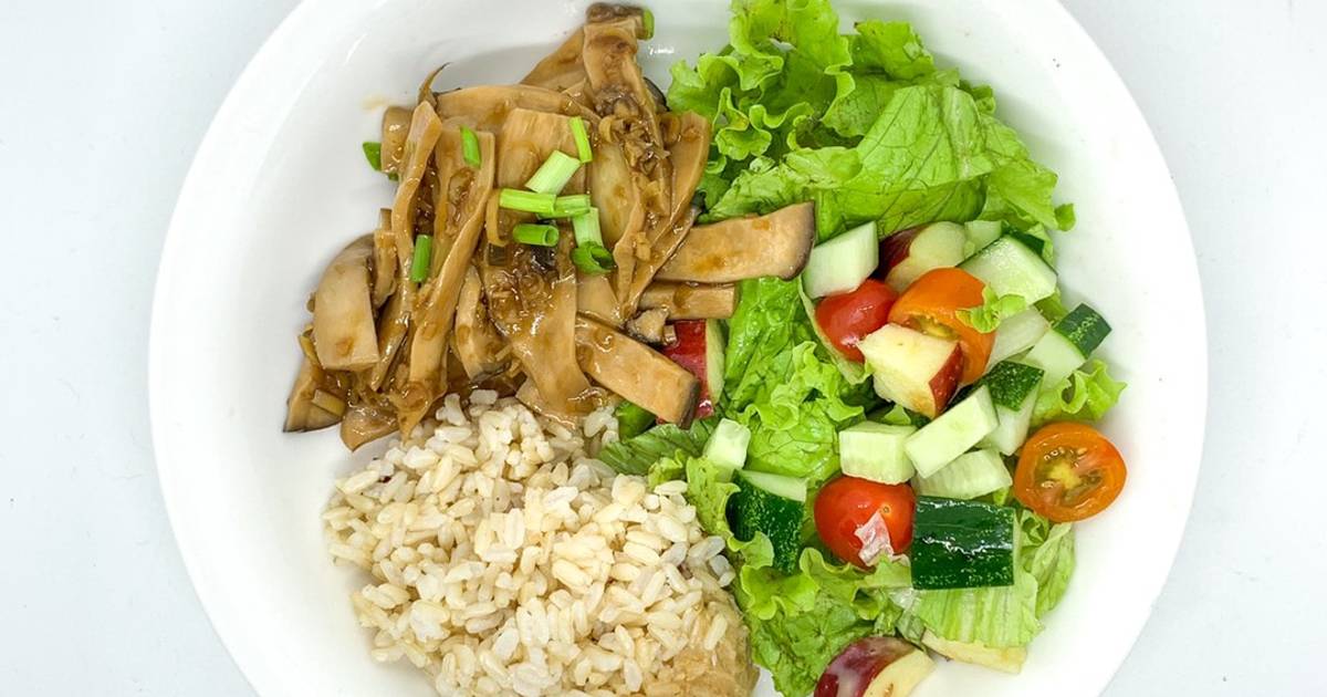 Giảm cân - eat clean - d4: Nấm đùi gà kho tiêu + Salad hoa quả (257calo)