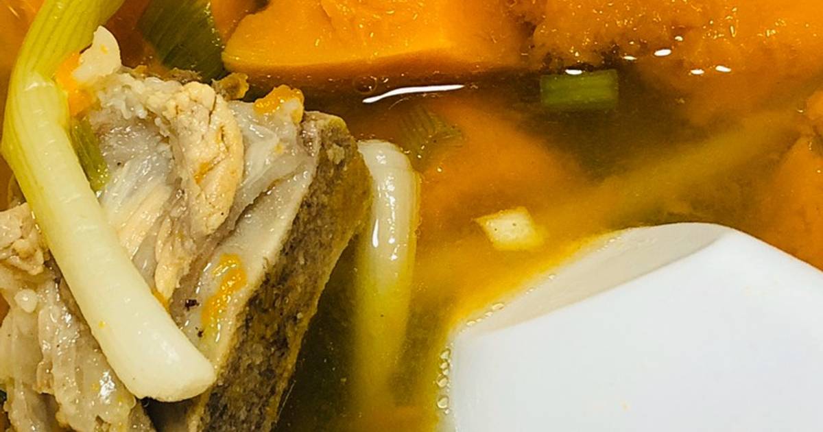 Canh bí đỏ hầm xương
