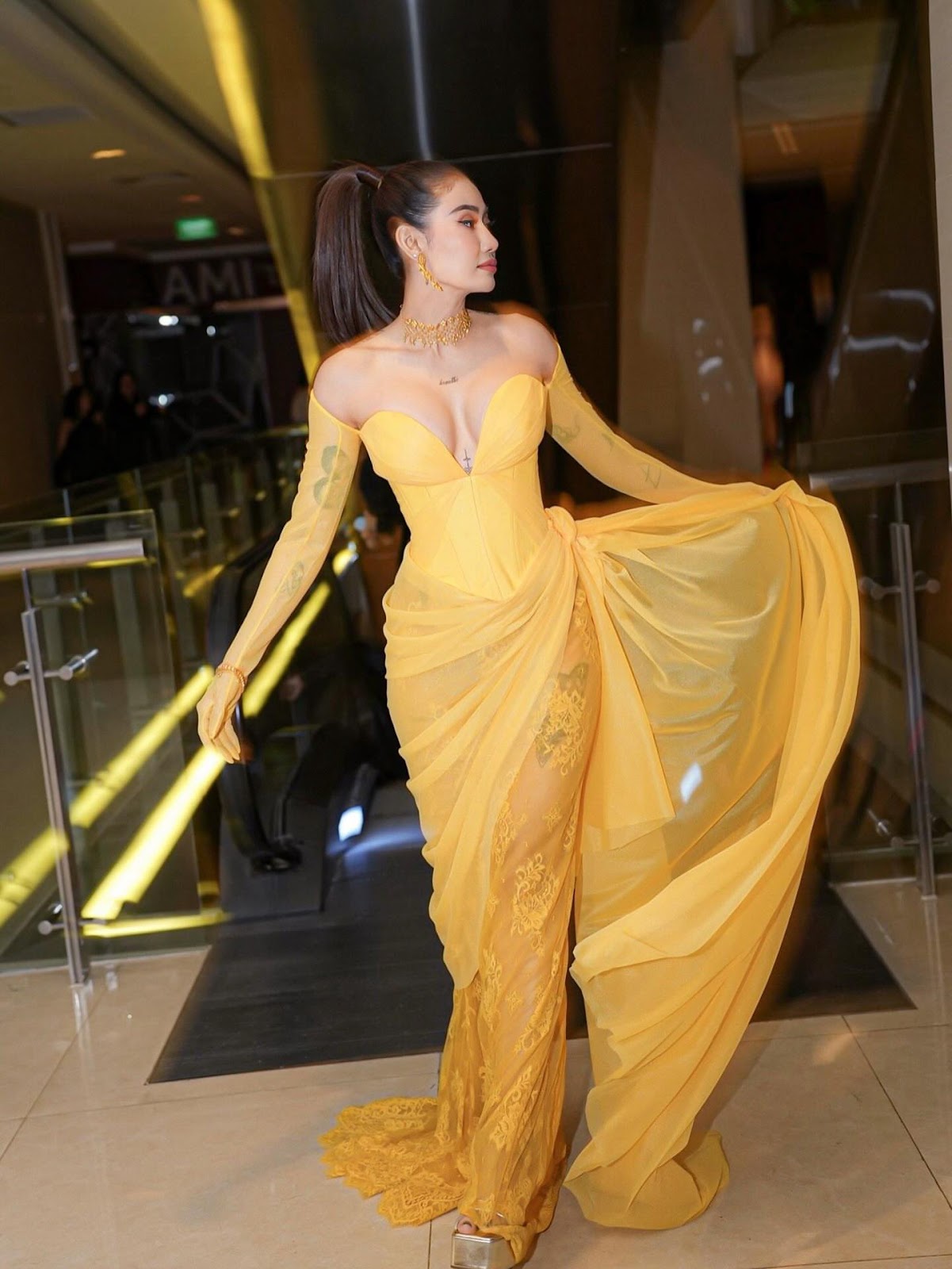 သင်ဇာဝင့်ကျော် - Thinzar Wint Kyaw - Sexy Model and Actress