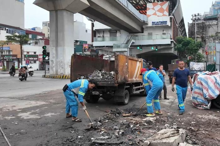 Hà Nội duy trì cảnh quan sạch, đẹp sau ngày lễ lớn - Đài Phát thanh và truyền hình Hà Nội
