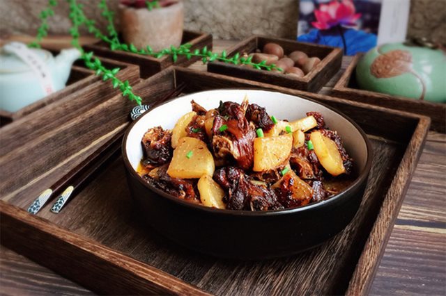Thịt Gà Kho Củ Cải Trắng
