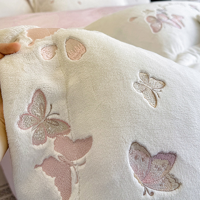 Winter bedding set made from milk fiber fleece, floral design