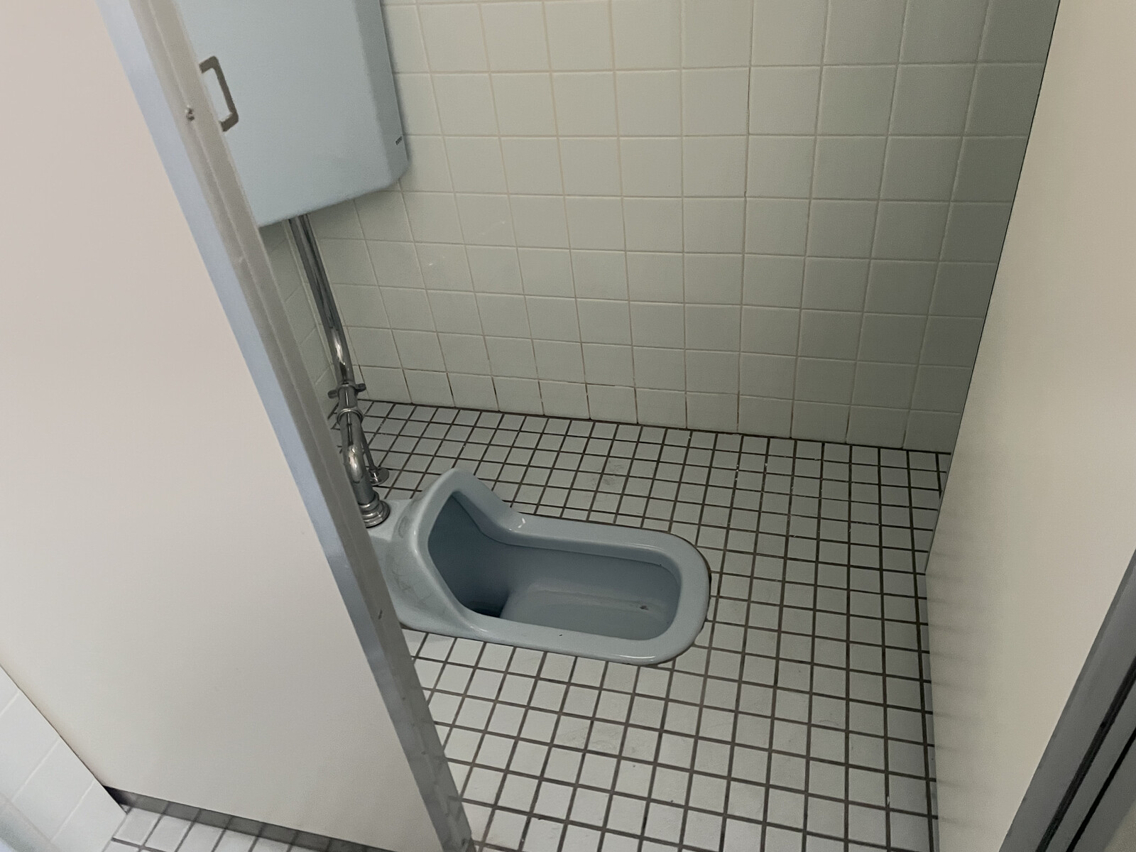 鹿の子台南住宅集会所トイレの改修前