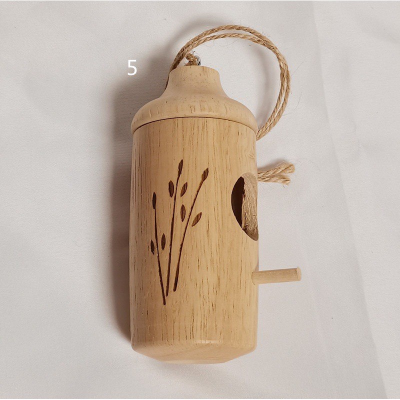 Dekoratives Vogelhaus aus Holz