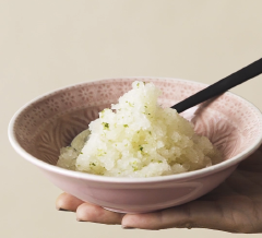 Vị ngọt mát, thơm lừng hương trái cây của món đá bào dưa lưới rất thích hợp cho mùa hè nóng nực đang tới gần. Cùng tận hưởng và thưởng thức chúng bên gia đình, người thân nhé!