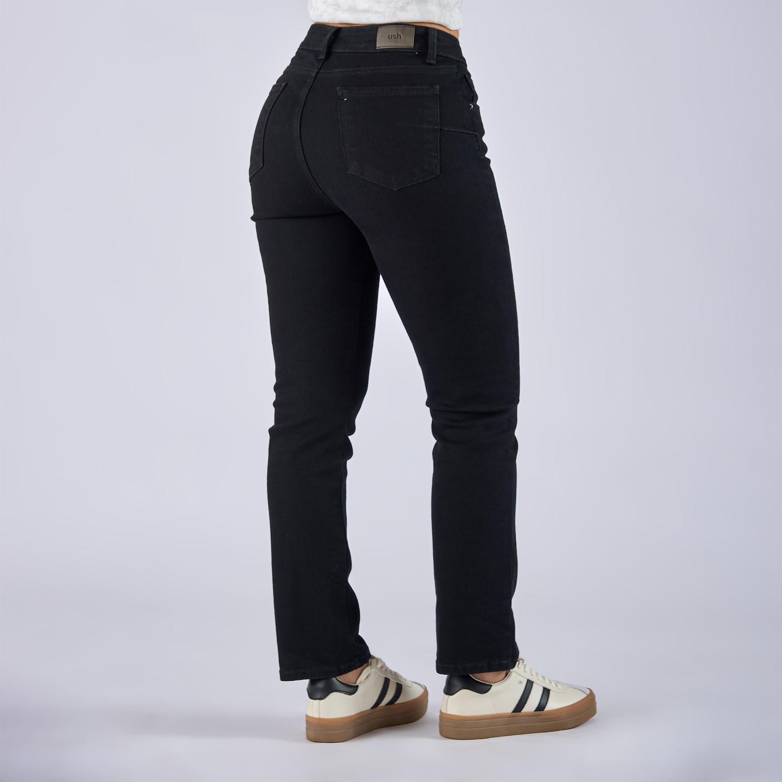 Jean straight boot licrado tiro medio en denim negro - Vista 5