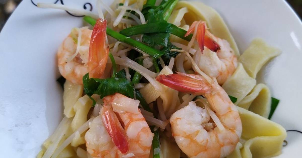 Mì trứng tươi xào tôm