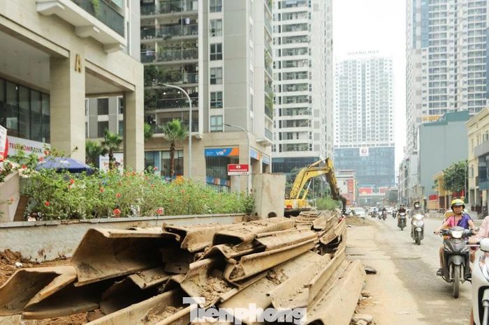 Đường Nguyễn Tuân thành 'công trường bất tận' giữa Thủ đô