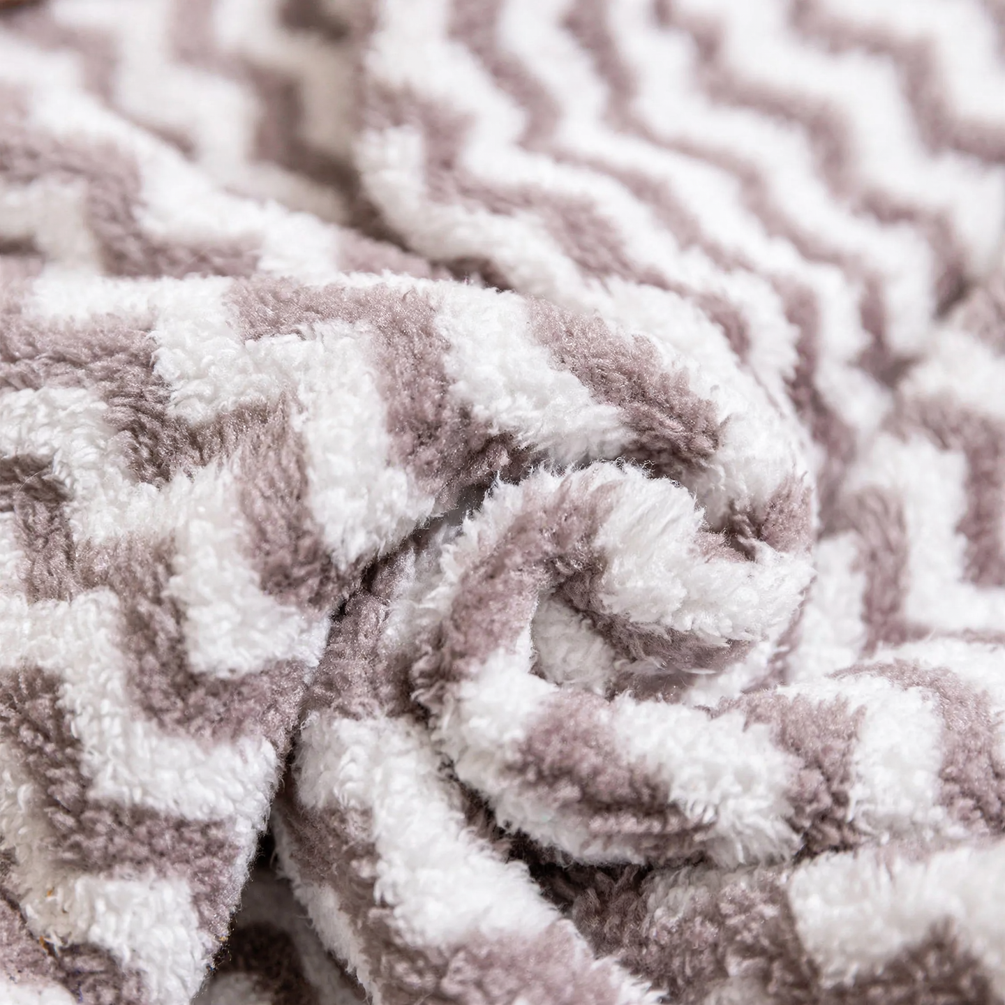 Pet bathrobe with hood, absorbent and quick-drying