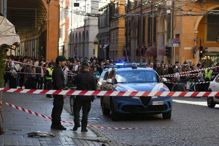Tài xế lao xe vào người đi bộ ở Italy, nhiều người bị thương - Báo Tri thức &amp; Cuộc sống