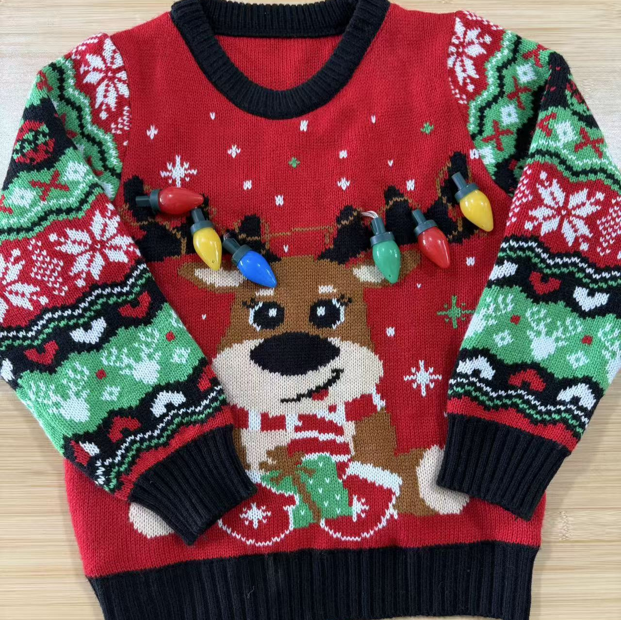Loose knitted sweater with Christmas motif