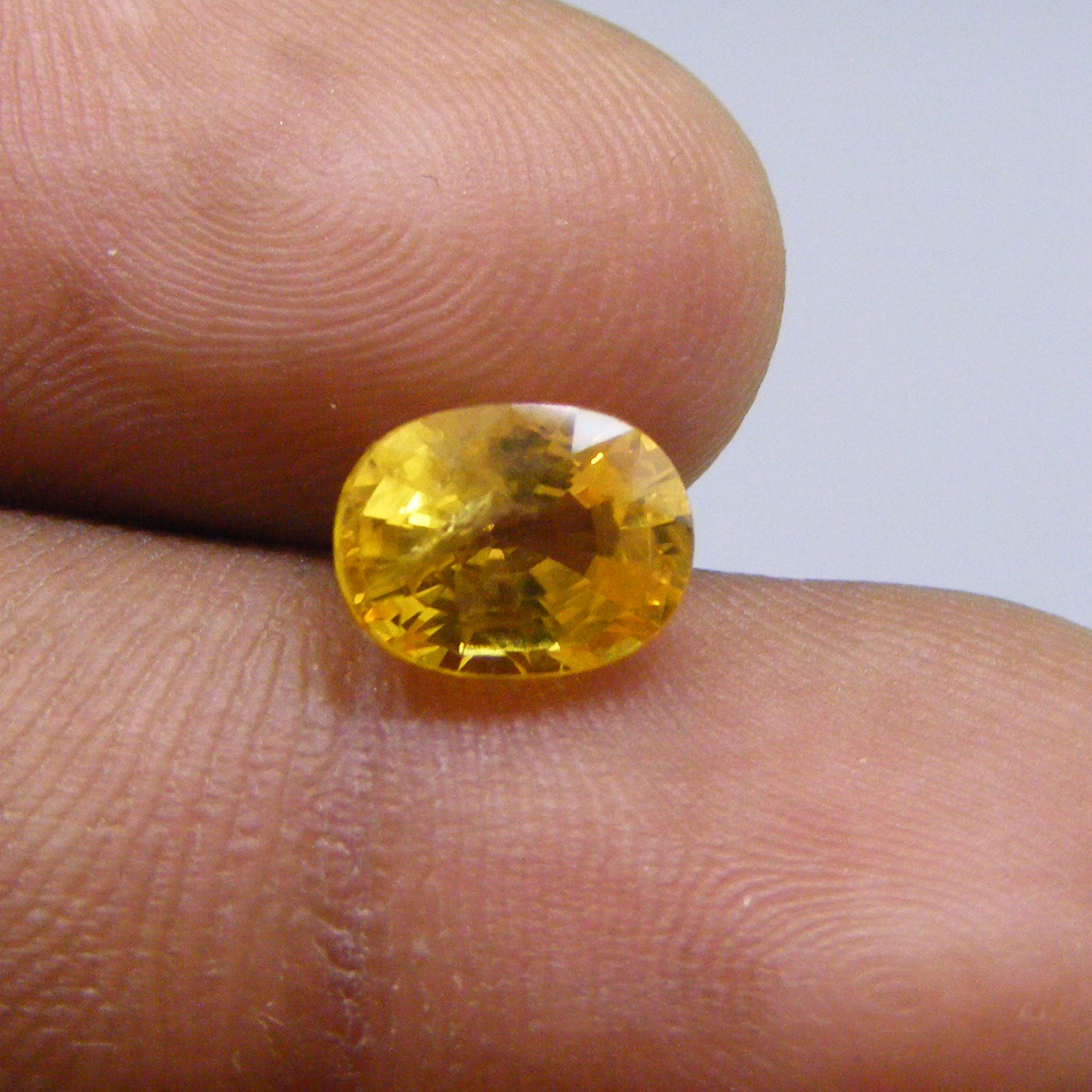 Natural bangkok Yellow Sappire 2.09 cts
