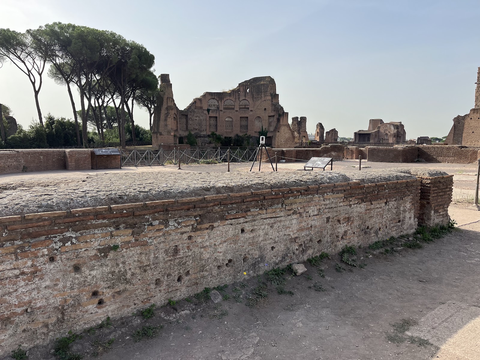 Storie dalle architetture: tecnologie e strumenti per la documentazione e l'analisi archeologica di complessi monumentali storici pluristratificati